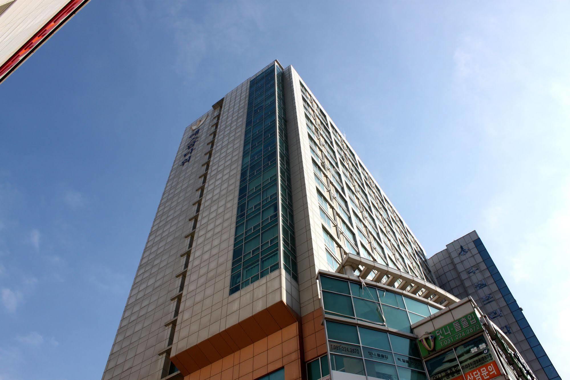 Welche sind die besten Hotels in der N\u00E4he von Hwaseong-Festung? Suwon Exterior foto